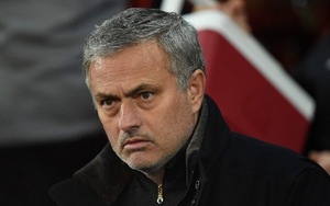 TIN HOT M.U 2/4: Mourinho chốt mua 2 hậu vệ. ‘M.U mạnh hơn Liverpool, Tottenham, Chelsea’