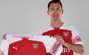 Arsenal chiêu mộ Lichtsteiner: 'Mua sắm kiểu này thì còn thất bại... bền vững'