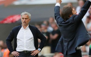 Mourinho phải lựa chọn: Học theo Sir Alex hoặc thất bại như Arsene Wenger