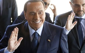 Kaka tái xuất sân cỏ, chơi cho đội bóng của ông chủ cũ Silvio Berlusconi