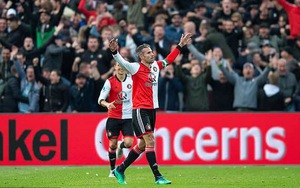 Van Persie ghi bàn quyết định bằng 'siêu phẩm' đá phạt rồi... bị đuổi