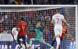 Sterling lập cú đúp vào lưới Tây Ban Nha: Ngày càng đáng sợ, đá hiệu quả hơn