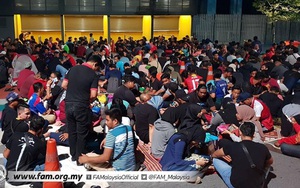 CĐV Malaysia báo cảnh sát vì... không mua nổi vé xem chung kết AFF Cup