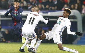 Neymar lại trêu ngươi đối thủ và 'ăn đòn', có thể lỡ trận gặp M.U