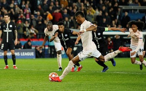 Cả thế giới đang ở dưới đôi chân Marcus Rashford