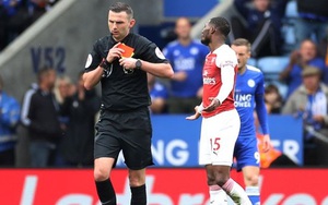 Fan Arsenal dọa giết vợ chồng trọng tài bắt trận Arsenal vs Leicester City