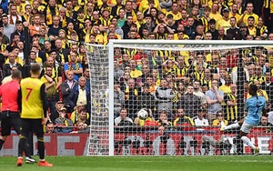 Sterling xin lỗi vì ‘cướp’ bàn thắng của Gabriel Jesus ở chung kết cúp FA