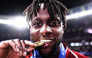 Divock Origi đạt hiệu suất khó tin, cứ sút là vào ở Champions League mùa này!