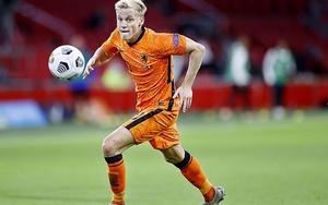 Van de Beek bị Jorginho 'bỏ túi' vẫn được CĐV Ajax tiễn biệt đầy cảm xúc