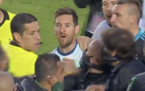 Messi tỏ thái độ miệt thị, gọi HLV Bolivia là 'gã hói'