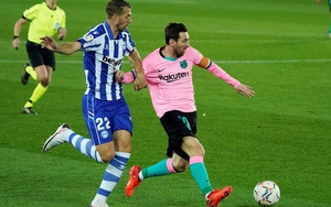 Messi cố tình đá bóng vào trọng tài vẫn thoát thẻ đỏ, cộng đồng mạng bức xúc