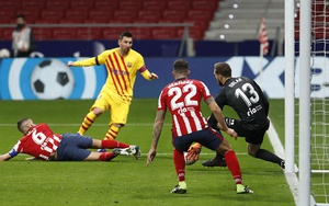 Atletico 1-0 Barcelona: Messi im tiếng, Barcelona lại thua, tụt xuống thứ 10 La Liga