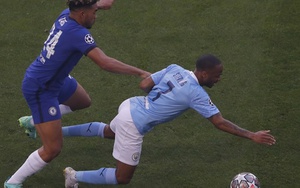 Man City: Guardiola phải trả giá vì niềm tin mù quáng vào Sterling