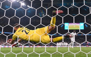 Ý vô địch EURO 2021: Trên đôi tay vàng và cái đầu lạnh của Donnarumma