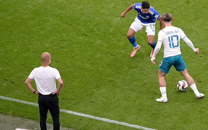 Grealish ra mắt mờ nhạt, mất bóng liên tục, HLV Pep Guardiola vẫn khen ngợi