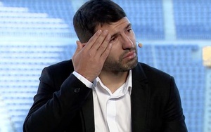 Sergio Aguero gạt lệ, tuyên bố treo giày ở tuổi 33