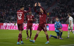 Lewandowski cân bằng kỷ lục của Gerd Mueller