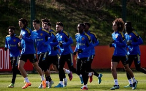 Cuộc đua top 4 Ngoại hạng Anh: Arsenal nắm lợi thế lớn, MU chỉ biết hy vọng