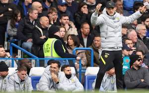 Chelsea thua sốc Brentford, HLV Tuchel đổ lỗi cho... thời tiết