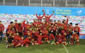 U23 Việt Nam vô địch SEA Games 31: Khi bóng đá... xuống đường