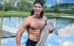 Tân binh Darwin Nunez của Liverpool gây sốt với thân hình 'cực phẩm'