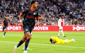 Chuyển nhượng MU 7/8: Có giải pháp lí tưởng thay De Jong. Theo sát ‘Van Persie mới’