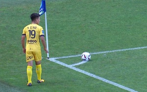 Pau FC 0-0 Dijon: Quang Hải đá chính, chơi ấn tượng