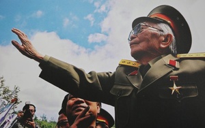 Nhà báo Trần Định kể về Đại tướng Võ Nguyên Giáp và bức ảnh 'Chào Điện Biên lần cuối'