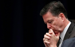 Giám đốc FBI vừa bị sa thải đã được WikiLeaks 'chèo kéo'