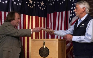 Bầu cử Mỹ 2020: Ông D.Trump và J.Biden chia nhau chiến thắng ở hai điểm bỏ phiếu đầu tiên