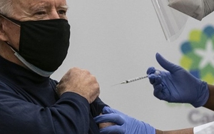 Dịch COVID-19: Tổng thống đắc cử Mỹ J.Biden công khai tiêm vaccine trên truyền hình