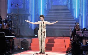 Xúc động đêm nhạc 'Vy Live Concert' của nữ ca sĩ Hồng Vy