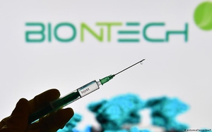 Dịch Covid-19: BioNTech bắt tay Pfizer để tăng năng lực sản xuất vaccine
