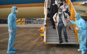 Khẩn: Tìm người đi cùng chuyến bay VN213 liên quan ca mắc Covid-19