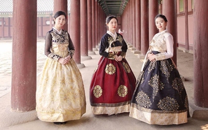 Ấn tượng những bộ Hanbok trong lòng thủy cung ở Hàn Quốc