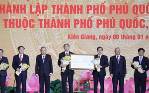 Phó Thủ tướng Trương Hòa Bình trao quyết định thành lập Thành phố Phú Quốc