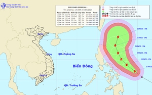Siêu bão Surigae mạnh cấp 17 gần biển Đông