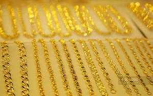 Sát ngày vía Thần Tài, giá vàng tiếp tục lùi sâu