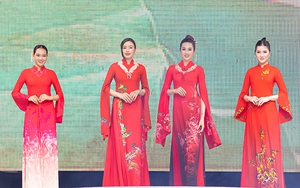 Gốm sứ Việt sinh động trên áo dài của NTK Vũ Thảo Giang