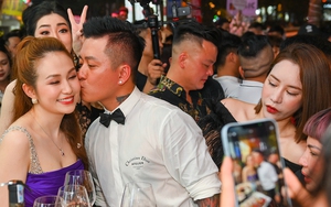 Tuấn Hưng và vợ tình tứ sau sự cố mất trộm ở Anh