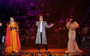 Tùng Dương mang ca khúc SEA Games 31 lên sân khấu 'Hà Nội Phố' 2