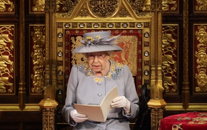 70 năm trị vì của Nữ hoàng Anh Elizabeth II: Một cuộc đời đáng ngưỡng mộ