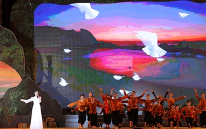 Sao Mai Thu Hằng hát 'Miền xa thẳm' trong chương trình 'Bản hùng ca bất diệt'