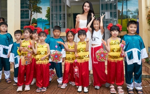 Lâm Thu Hồng đấu giá thiện nguyện ủng hộ học sinh nghèo nhân dịp Trung thu