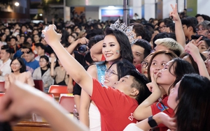 Hoa hậu Đinh Như Phương trở về ĐH Hutech sau đăng quang