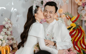 MC Phan Tô Ny hạnh phúc bên Hoa hậu Lê Âu Ngân Anh trong lễ vu quy