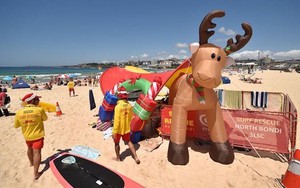 Chùm ảnh: Muôn màu giáng sinh ngập tràn trên toàn thế giới