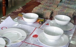 Hà Nội triệt phá ổ nhóm đánh bạc trên sông Hồng bằng tàu tự chế