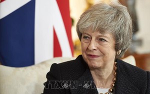 Thủ tướng Anh từ chức lãnh đạo đảng Bảo thủ