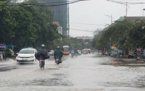 Đêm 24/8, cả ba miền có mưa dông, đề phòng tố lốc và gió giật mạnh